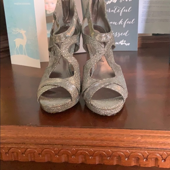 Heels - Picture 3 of 4